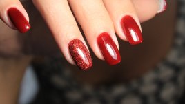 Елегантност и стил с маникюр в червено (галерия)