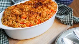 Запечени чушки с хлебни трохи и чесън