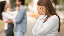 10 причини да спрете да чакате мъж, който се среща с друга 