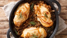 Пиле с лук на тиган