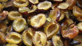 Печено сладко от сини сливи