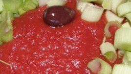 Доматена салца с праз лук