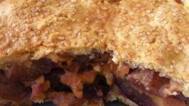 Сладка пита със сини сливи