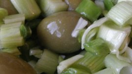 Есенна салата с праз и маслини