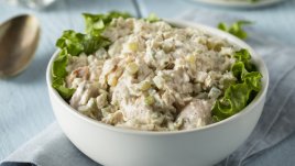 Салата с пилешко и царевица