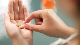 Защо никога не трябва да гълтате хапче без вода?