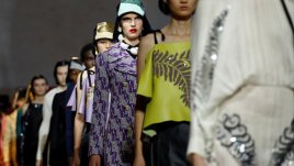 Геометрични десени и златен блясък от Prada за пролет/лято 2020
