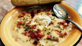 Картофена крем супа с бекон и сметана