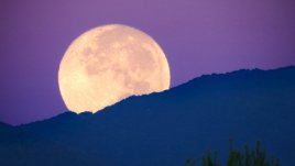 Лунното затъмнение и пълнолунието на 5 юли носят промени за 3 зодии