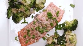 Сьомга с чесън и масло