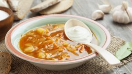 Нискокалорична супа със зеле и домати