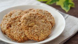 Бисквити с орехи и бадемово брашно