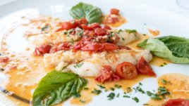 Филе от ципура на тиган с чери домати