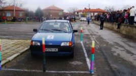 Заповядайте на осмомартенско автомобилно състезание за дами