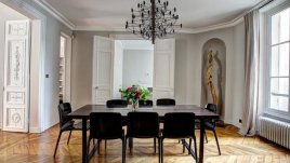 Столовете в интериора на дома