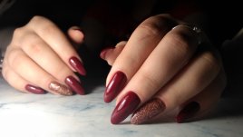 Фантастични маникюри в тъмночервено (галерия) 