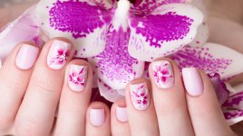 Маникюри с пролетни цветя (галерия) 