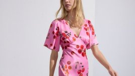 Елегантност и комфорт: Изборът на дълга рокля за сватбено събитие