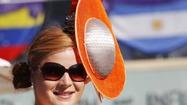 Подходящи дрехи и прически за полет със самолет