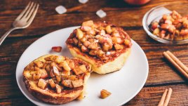 Печен френски тост с карамел и ябълки 