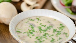 Гъбена крем супа с пиле и мащерка 