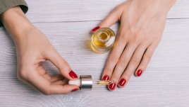 Домашна рецепта за масло за кожички около ноктите 