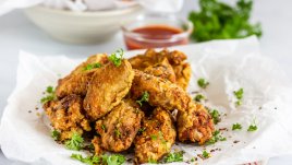 Хрупкави пилешки хапки със сладък сос