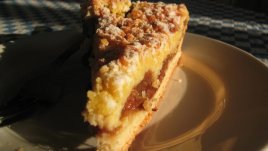 Сладкиш с кокосово брашно и мармалад