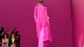 Розовата колекция на VALENTINO за есен/зима 2022/2023