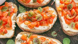 Брускети със сирене бурата