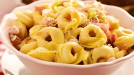 Салата с тортелини и дресинг