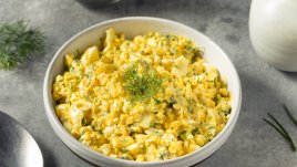 Салата с яйца и каперси 