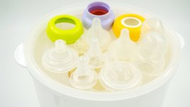 3 начина за стерилизиране на бебешко шише 