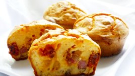 Солени яйчени мъфини с шунка и кашкавал 