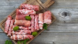 Катък завит в сушени колбаси