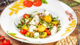 Мариновани чери домати с бейби моцарела