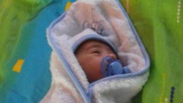 Кога е времето да отучим бебето от биберон-залъгалка