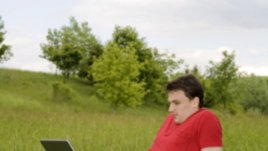 Той прекалява ли с порното?