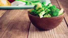 Броколи с къдраво зеле на тиган 