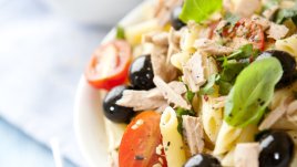 Салата с паста и риба тон