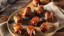 Пълнени фурми със сирене, завити в бекон