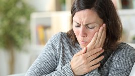 Каква е причината за поява на болка  в челюстта при дъвчене  