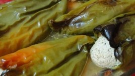 Пълнени чушки с извара на фурна