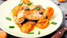 Печено пилешко с кайсии 