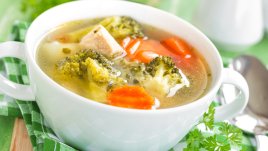 Пилешка супа с броколи и ориз