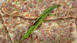 Принцеси с месо от наденици и крема сирене