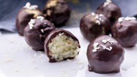 Кокосови бонбони с шоколад