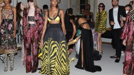 Roberto Cavalli за пролет/лято 2022 – много принт и златни текстури