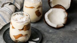 Бишкотена торта с маскарпоне и кокос