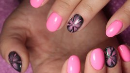 Маникюр в розови и лилави нюанси